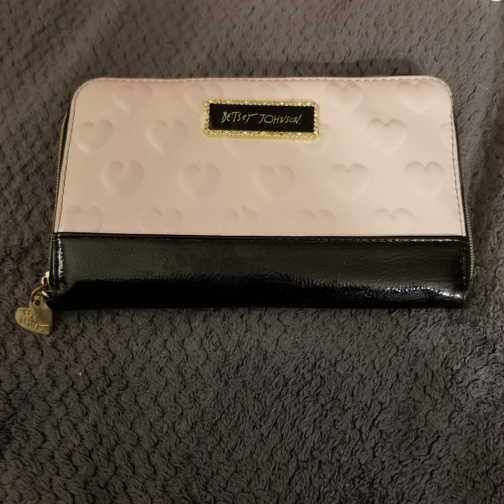 Adorable betsey Johnson wallet